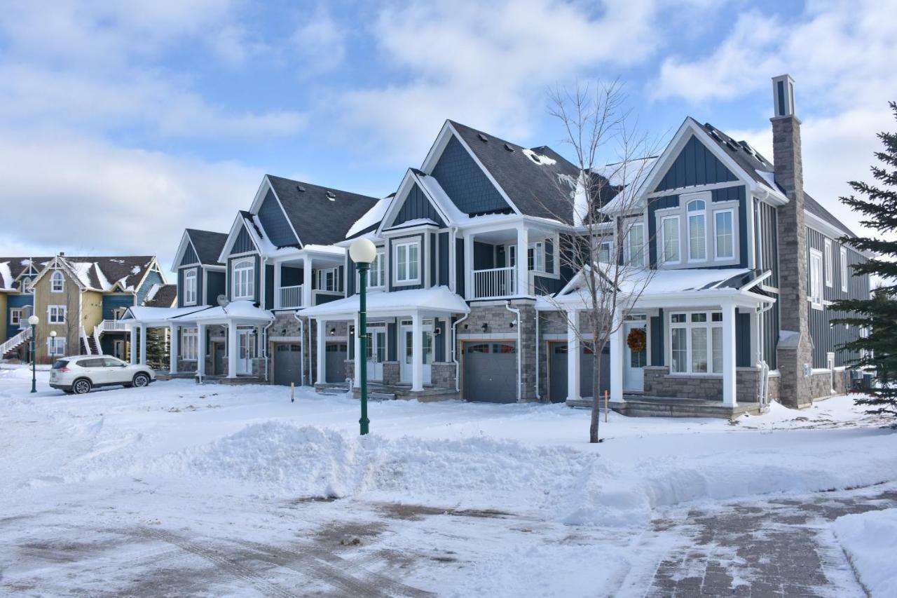 New Blue Mountain Village Snowbridge Executive Townhome Sleeps 10 With Outdoor Pool And Shuttle Nottawa Extérieur photo