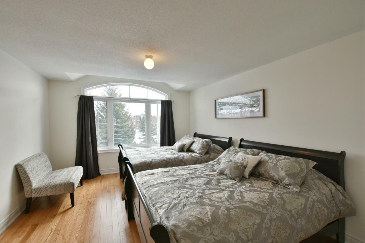 New Blue Mountain Village Snowbridge Executive Townhome Sleeps 10 With Outdoor Pool And Shuttle Nottawa Extérieur photo
