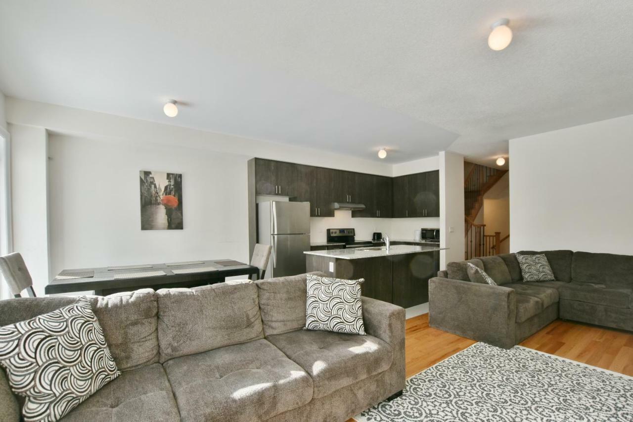 New Blue Mountain Village Snowbridge Executive Townhome Sleeps 10 With Outdoor Pool And Shuttle Nottawa Extérieur photo
